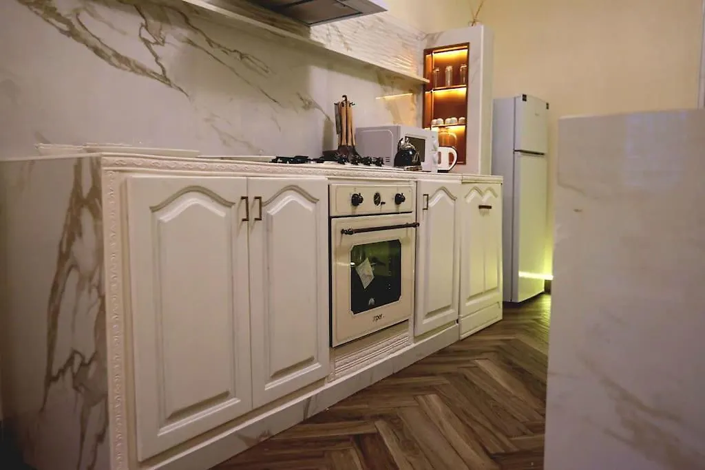 Achrafieh Luxurious Apt, 5 Min To Beirut Museum Apartman